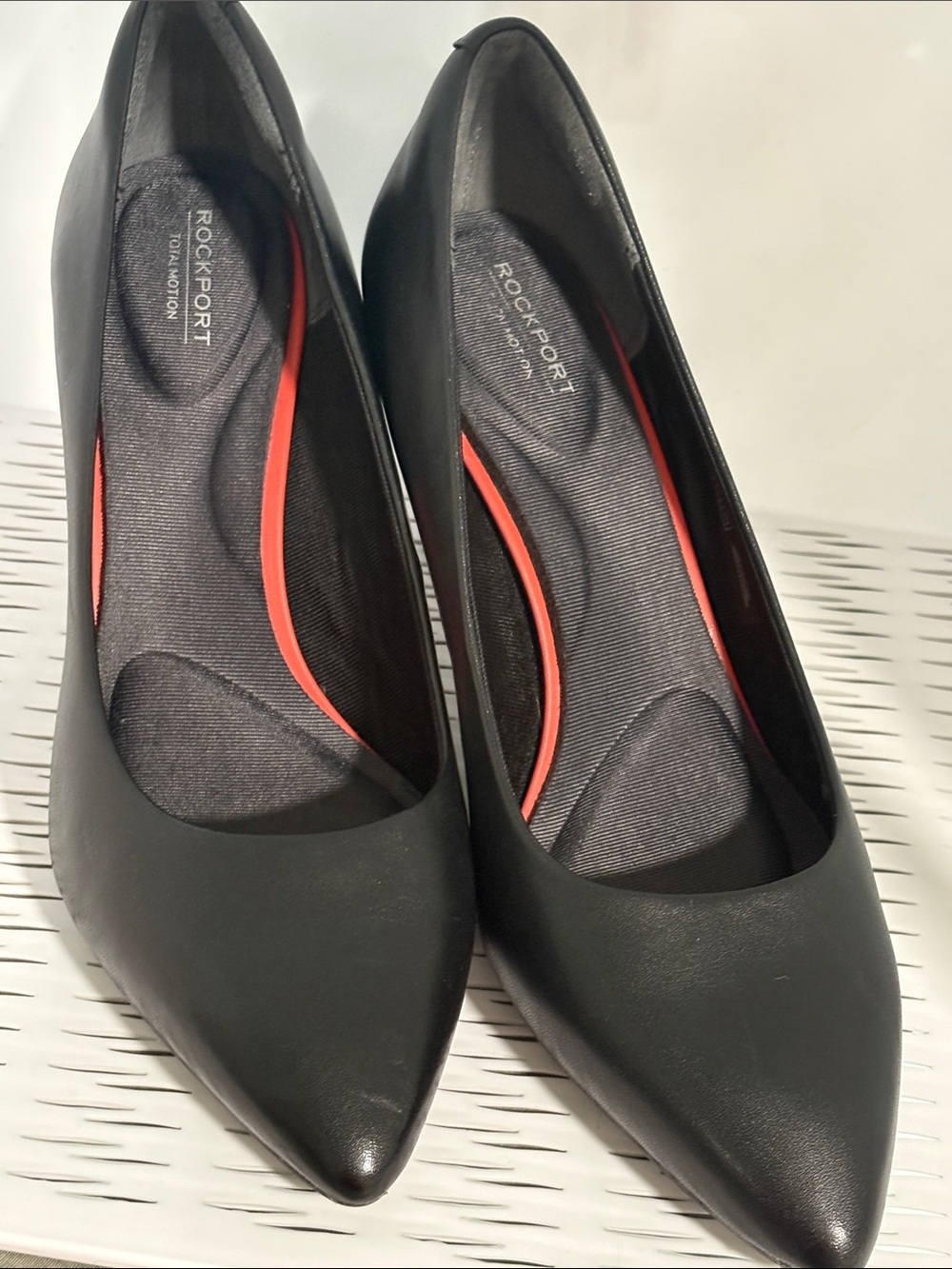 Rockport Total Motion Black leather Pointed-Toe heel pumps - Picture 5 of 11